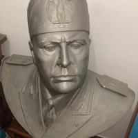 Busto Mussolini e profilo del Duce