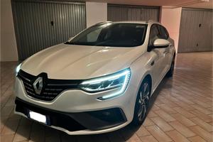 RENAULT MÉGANE SPORTER RS LINE PLUG-IN HYBRID