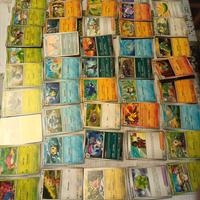lotto di 70 carte Pokemon miste ita