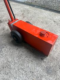 Sollevatore idropneumatico