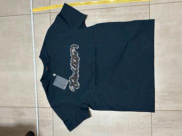 T-shirt stile Streetwear Luxury con Ricamo Corsivo