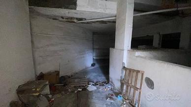 Box / Garage di 900 m² a Palermo