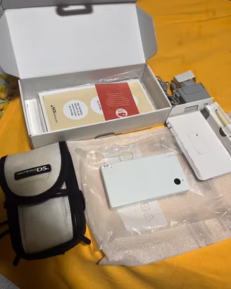 Nintendo DSi Bianco + Custodia