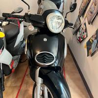Piaggio scarabeo 200