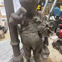 Statua in gesso dipinta stile bronzato porta lume