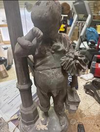 Statua in gesso dipinta stile bronzato porta lume