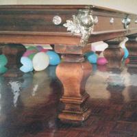 Elegante biliardo antico, con attrezzi e luci