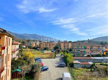 Appartamento di 92 m² con 4 locali e posto auto a 