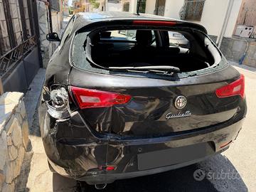 Alfa Romeo Giulietta 120 CV incidentata marciante