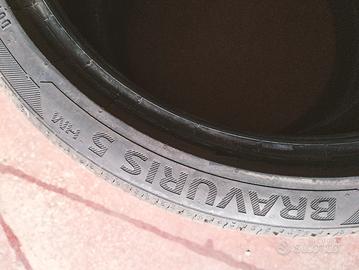 Treno gomme usate poco Barum Bravuris 5 215/40 18Y