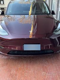 Tesla model Y AWD