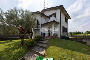 Villa Singola con Giardino, Taverna e Box Doppio a