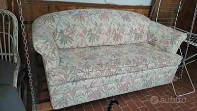 divano due posti, con possibilità letto