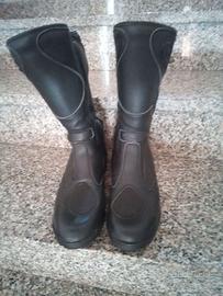 Stivali moto impermeabili tg 44 usati pochissimo