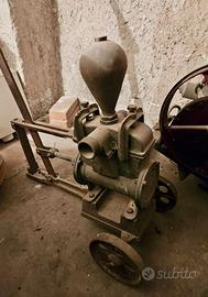 2 pompa antica ottone per vino