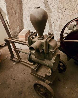 2 pompa antica ottone per vino