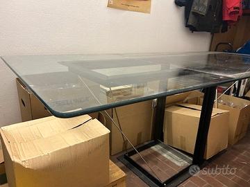 Tavolo in cristallo.