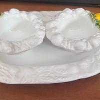 Vassoio con ciotole pepe e sale