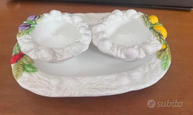 Vassoio con ciotole pepe e sale