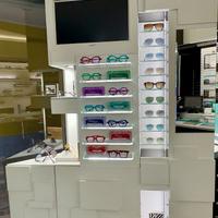 Parete espositiva illuminata per negozio