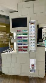 Parete espositiva illuminata per negozio