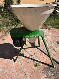 MACININO AGRICOLO