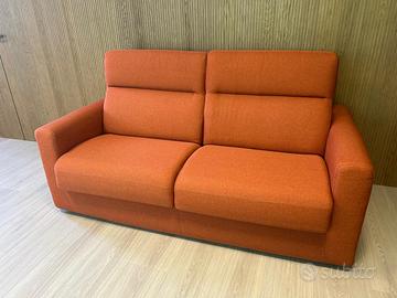 Divano letto 2 posti arancione con materasso