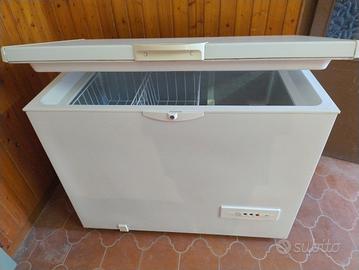 congelatore orizzontale a pozzetto Indesit 