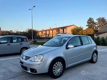 Volkswagen Golf 1.6 Benzina Sportline