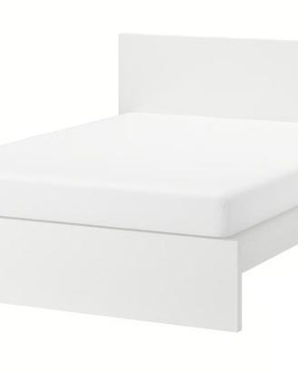 Letto matrimoniale con doghe in legno