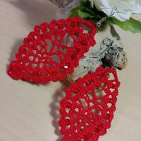 orecchini a foglia all'uncinetto rossi