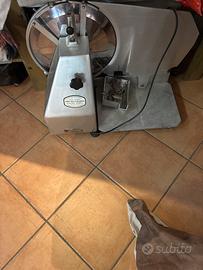 Affettatrice 32 cm diametro