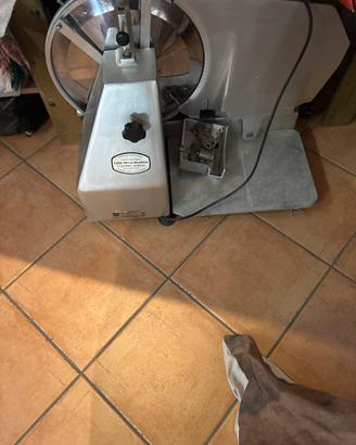 Affettatrice 32 cm diametro