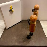 Micro-Scultura Ironica sull’Arte Contemporanea