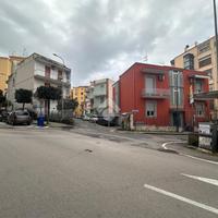 2 LOCALI A TORRE DEL GRECO