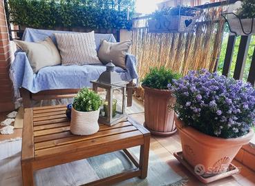 Tavolino e panca da giardino.