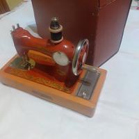 Macchina da cucire piccola
Anni 70 made in USSR fu