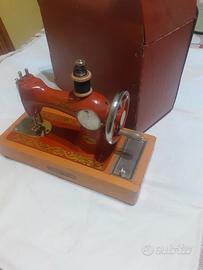 Macchina da cucire piccola
Anni 70 made in USSR fu