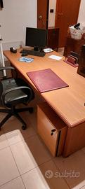 scrivania in noce con mobile 