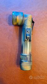 
🔦 Torcia Militare TL-132 Mimetica – Stile Army –