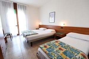 Giugno Trilocale 120 m dalla spiaggia, centro