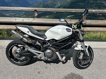 Ducati Monster 696