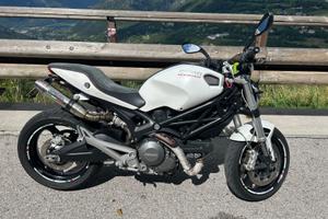 Ducati Monster 696