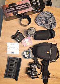 Macchina fotografica Canon R6 con accessori