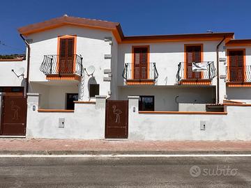 Elegante villetta a schiera di nuova costruzione a