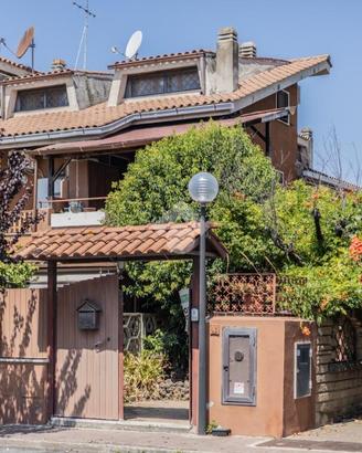 VILLA A SCHIERA A CERVETERI