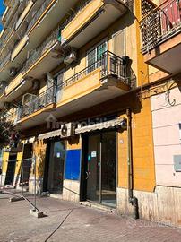 Torrione - Locale con 2 vetrine su strada