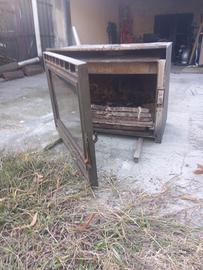 camino a legna con sportello in vetro