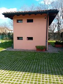 Casa indipendente con giardino e posto auto