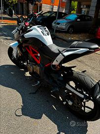 MOTO SRK400